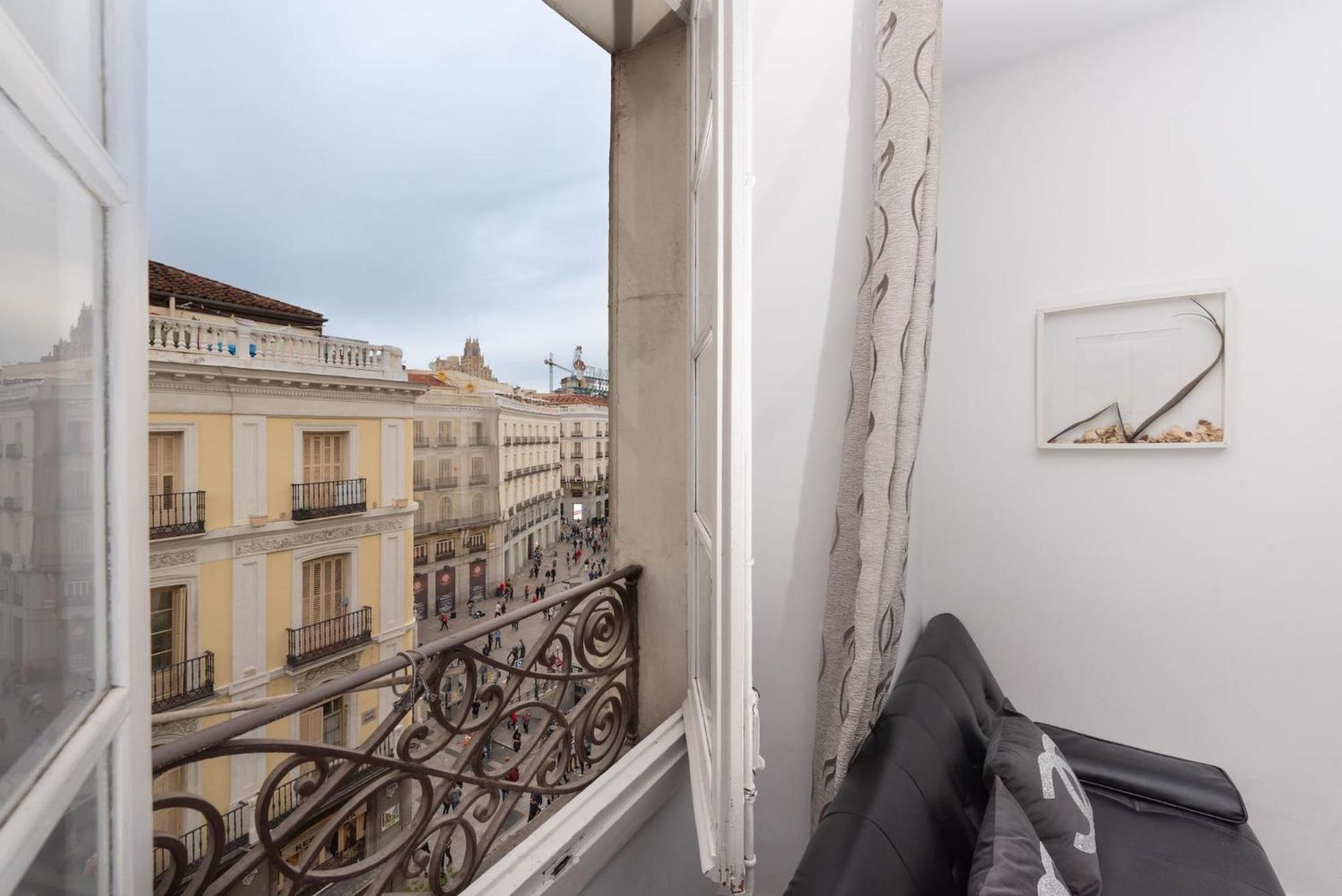 Apartamentos Day Madrid Sol Centro Gran Via Exterior photo